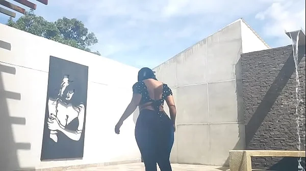 Me PEGO una ESCAPADA ! Con La ESPOSA de mi COMPADRE a Pasar un BUEN RATO Mientras Está en el TRABAJO. ESPERO NADIE SE ENTERE.