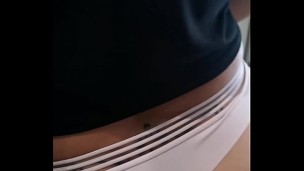 Torno a casa in pausa pranzo e trovo mia cognata mezza nuda me la scopo e gli faccio bere la mia sborra